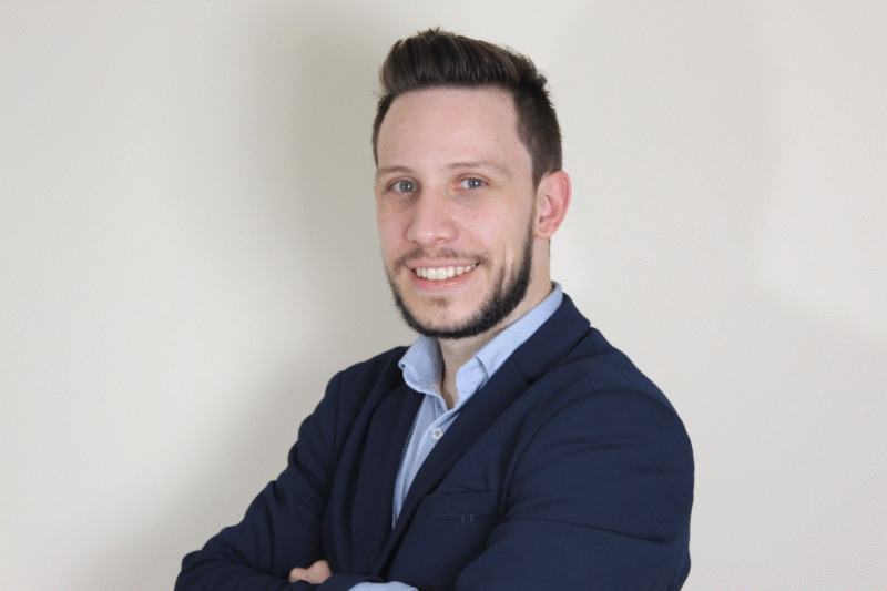 "Quando a transparência da gestão é questionada, surgem atritos, assembleias tensas e um clima pesado no dia a dia."— Marco Bole, sócio-diretor da SGEx Auditoria de Condomínios, especialista em auditorias investigativas e preventivas e perito judicial com atuação no Brasil, Canadá e Estados Unidos.