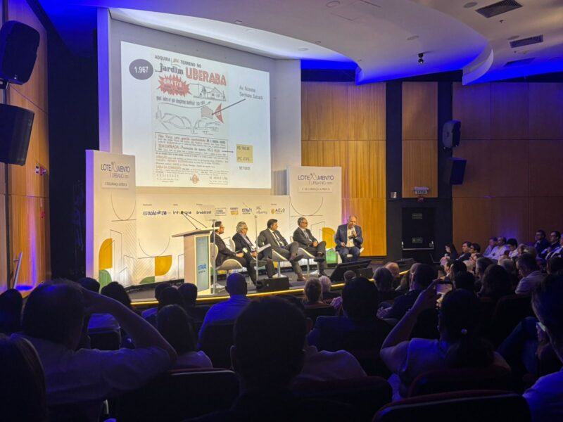 Evento trouxe especialistas sobre loteamento urbano.