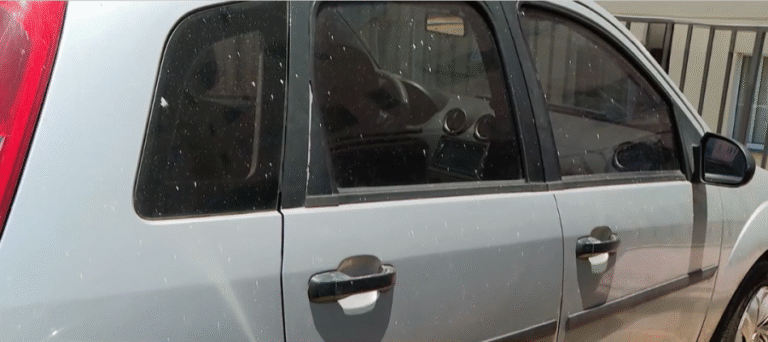 Detritos de obra atingem veículos e causam prejuízo a moradores em condomínio na Grande São Paulo