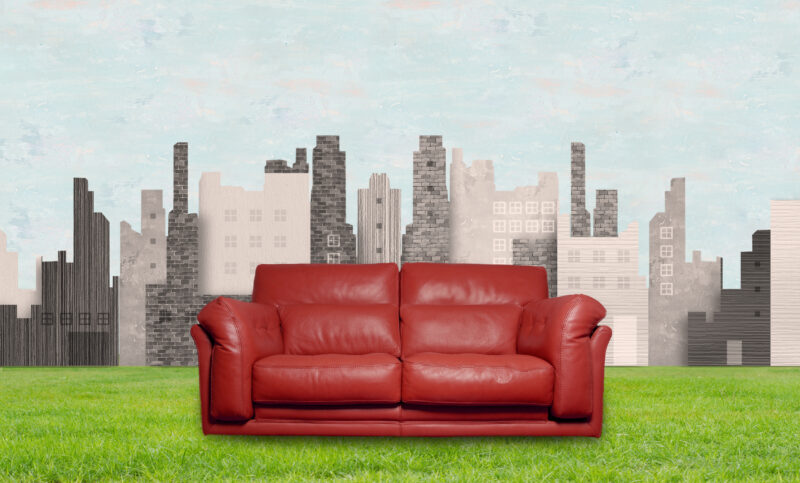 Sofá despenca do sexto andar durante mudança em prédio de Manaus (AM)